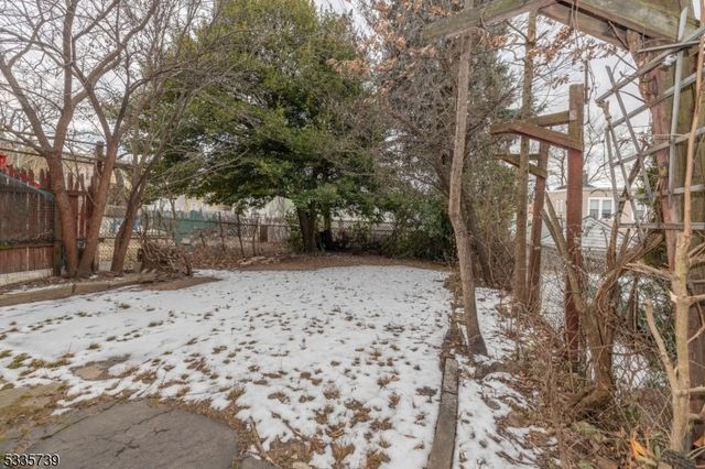 315 Pearsall Ave, Jersey City, NJ 07305
