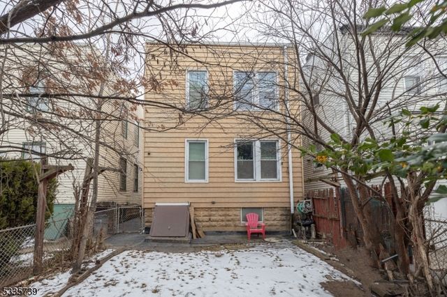 315 Pearsall Ave, Jersey City, NJ 07305