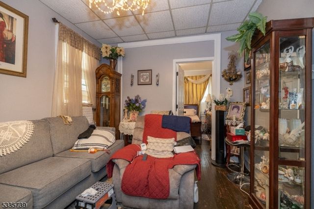 315 Pearsall Ave, Jersey City, NJ 07305