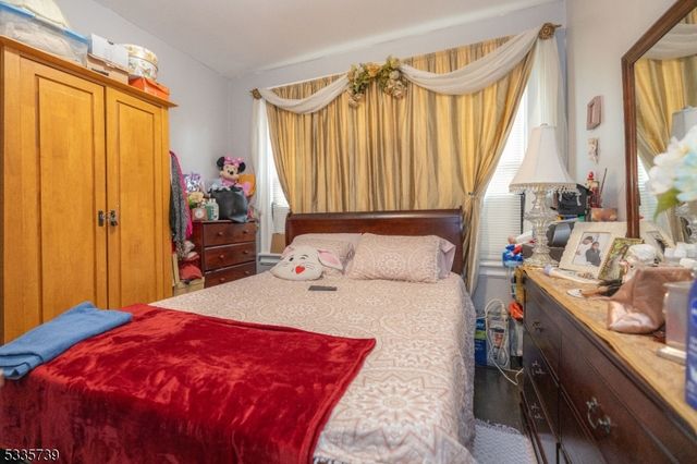 315 Pearsall Ave, Jersey City, NJ 07305