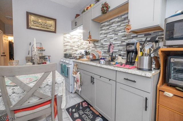 315 Pearsall Ave, Jersey City, NJ 07305