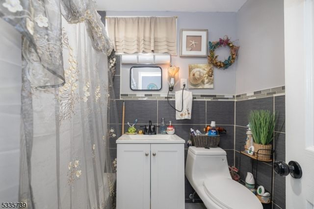 315 Pearsall Ave, Jersey City, NJ 07305