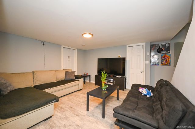 21 Dikeman Street, Hempstead, NY 11550