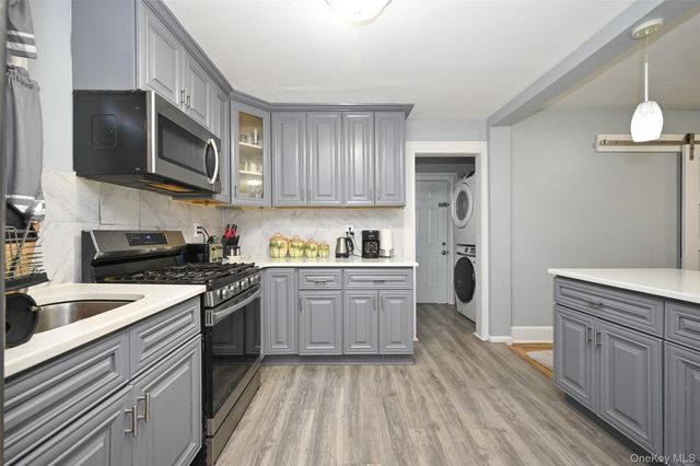 21 Dikeman Street, Hempstead, NY 11550