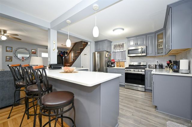 21 Dikeman Street, Hempstead, NY 11550