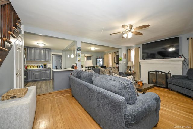 21 Dikeman Street, Hempstead, NY 11550