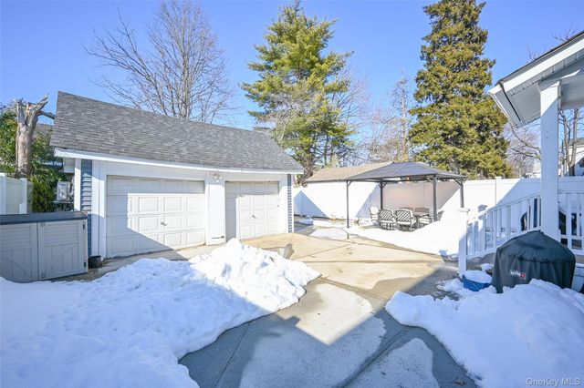 21 Dikeman Street, Hempstead, NY 11550