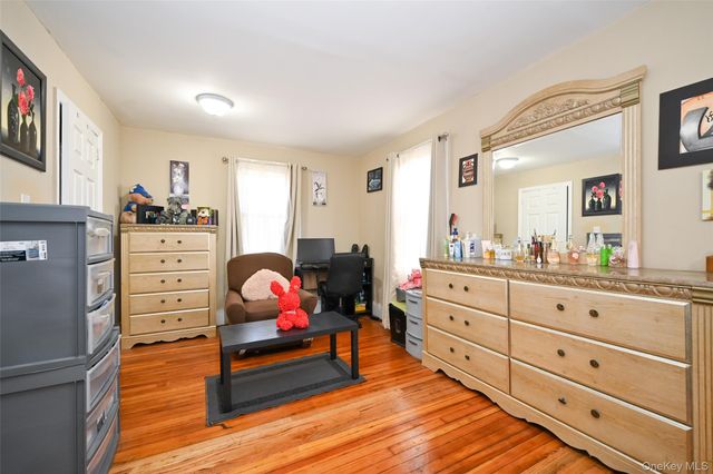 21 Dikeman Street, Hempstead, NY 11550