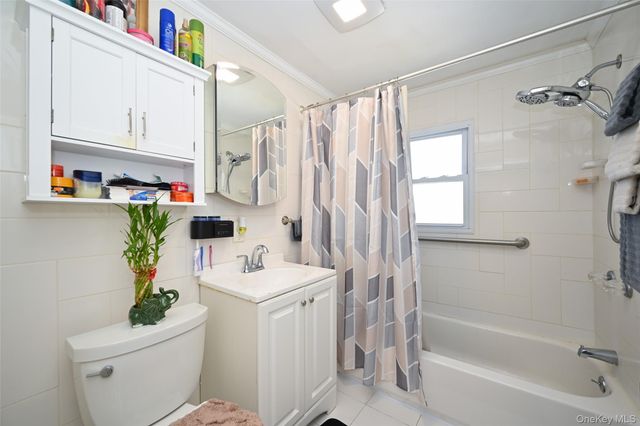 21 Dikeman Street, Hempstead, NY 11550