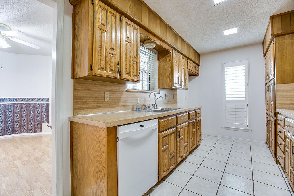 Image 11 of property listing at 3716 Inglewood Drive, San Angelo, TX 76904
