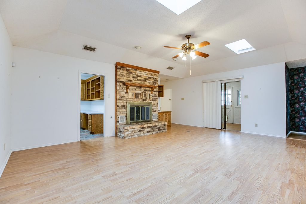 Image 14 of property listing at 3716 Inglewood Drive, San Angelo, TX 76904
