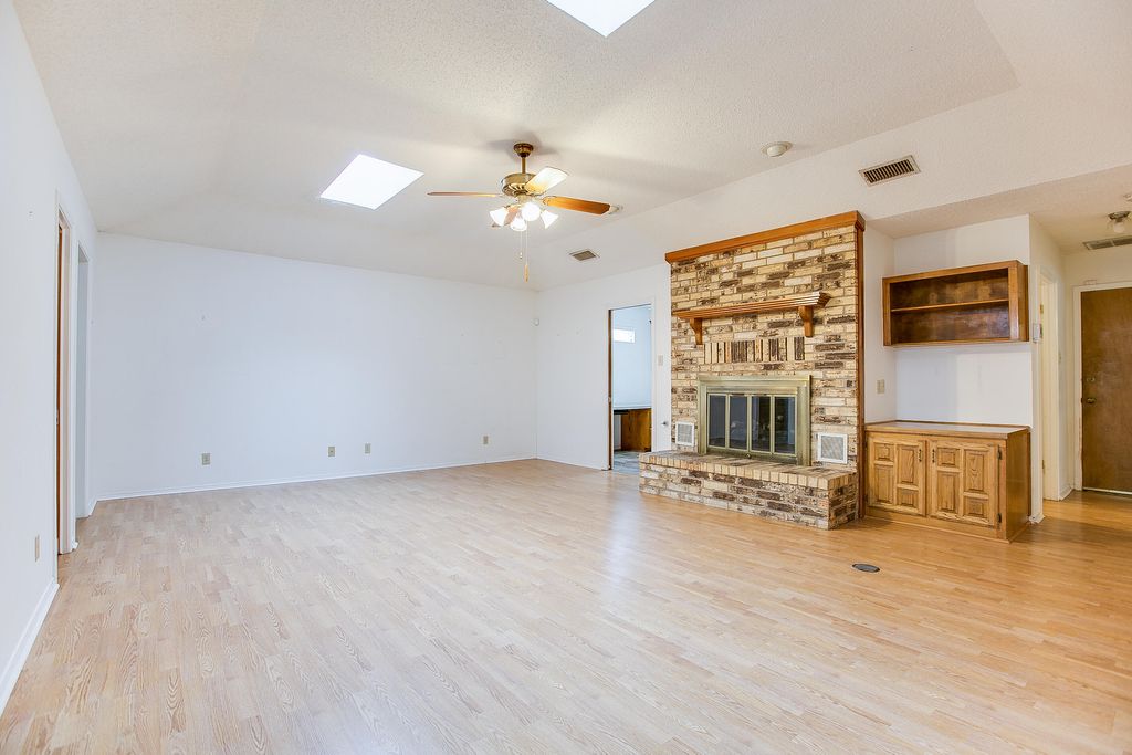 Image 15 of property listing at 3716 Inglewood Drive, San Angelo, TX 76904