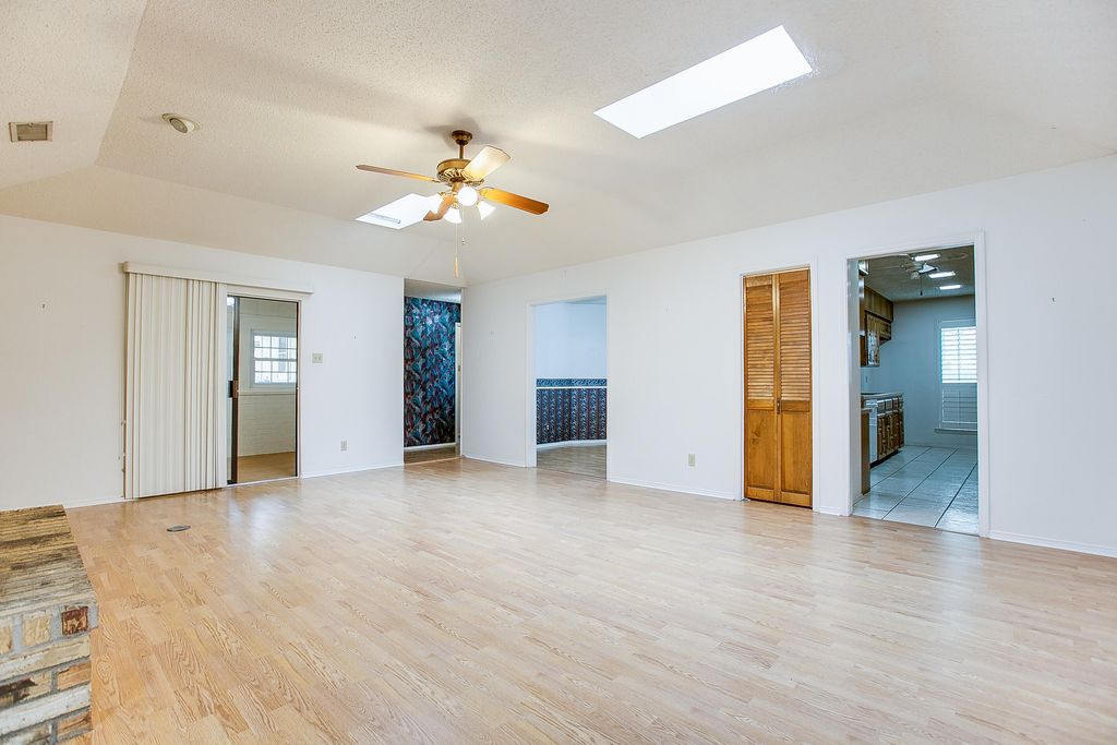 Image 17 of property listing at 3716 Inglewood Drive, San Angelo, TX 76904