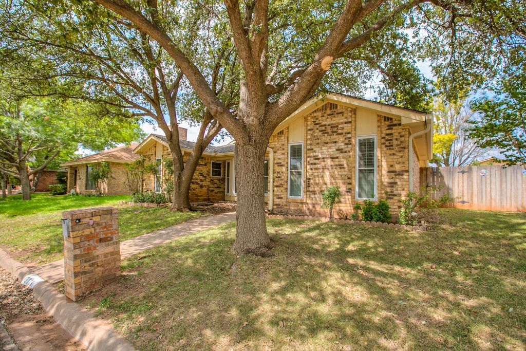 Image 4 of property listing at 3716 Inglewood Drive, San Angelo, TX 76904
