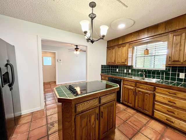 5008 Millsprings Drive, Arlington, TX 76017
