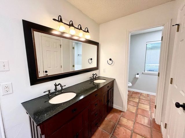 5008 Millsprings Drive, Arlington, TX 76017