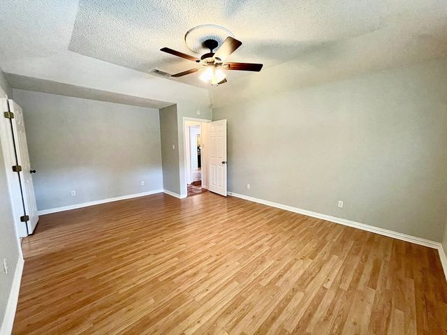 5008 Millsprings Drive, Arlington, TX 76017