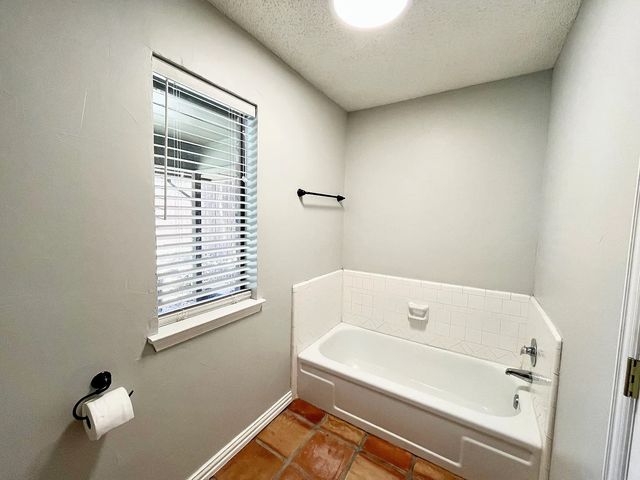 5008 Millsprings Drive, Arlington, TX 76017