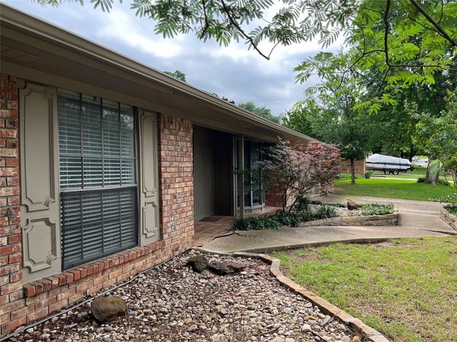 5008 Millsprings Drive, Arlington, TX 76017