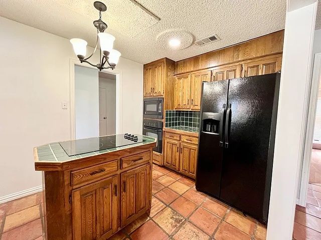 5008 Millsprings Drive, Arlington, TX 76017