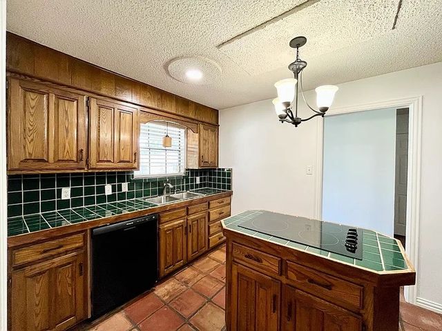 5008 Millsprings Drive, Arlington, TX 76017