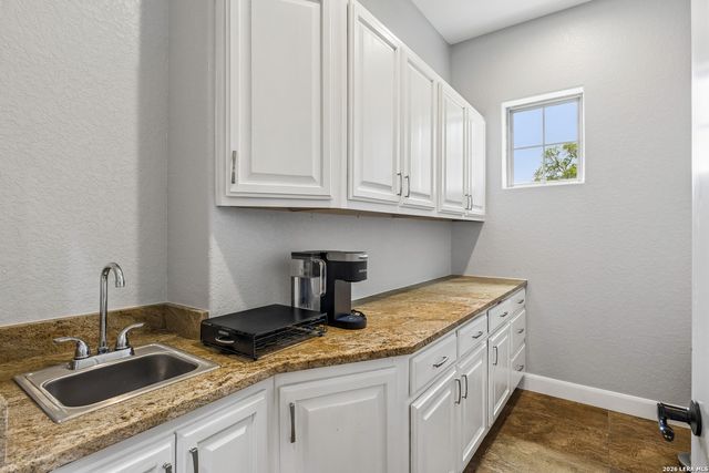 1357 PRIVATE ROAD 3702, San Antonio, TX 78253
