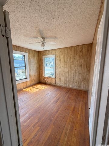 1351 W Theo, San Antonio, TX 78225
