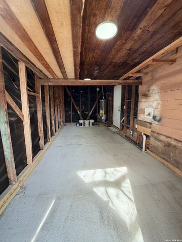 1351 W Theo, San Antonio, TX 78225