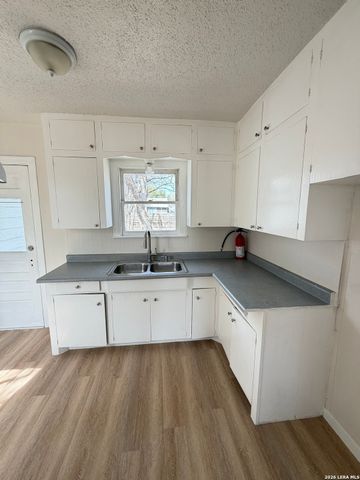 1351 W Theo, San Antonio, TX 78225