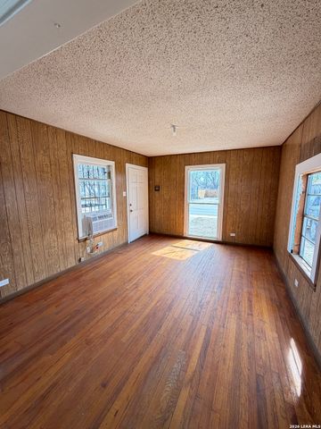 1351 W Theo, San Antonio, TX 78225