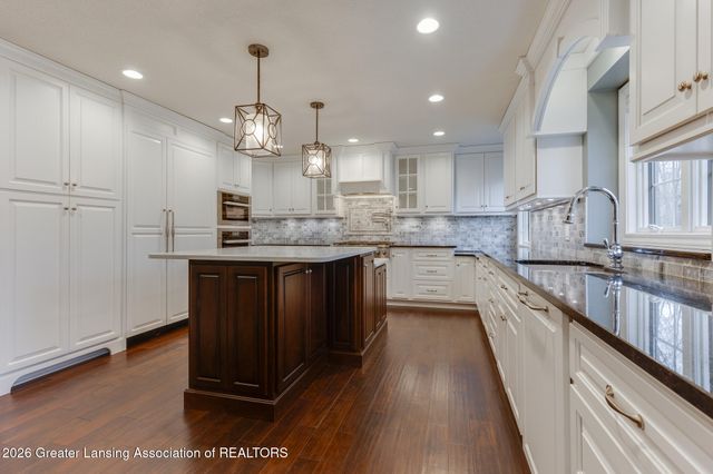 12719 Oneida Woods Trail, Grand Ledge, MI 48837