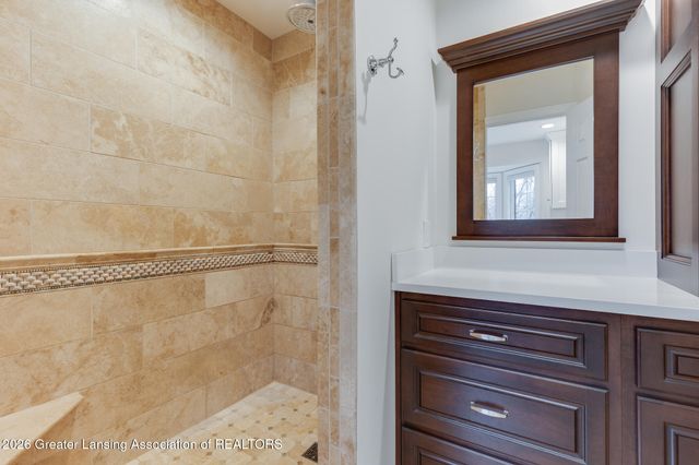 12719 Oneida Woods Trail, Grand Ledge, MI 48837