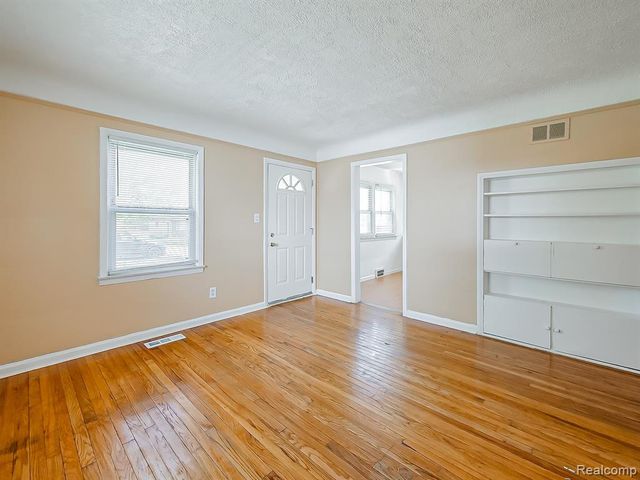 13957 San Jose Avenue, Redford, MI 48239