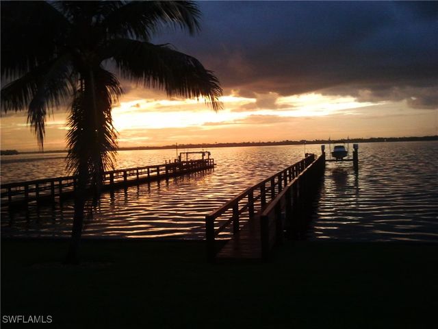 6140 River Shore CT, North Fort Myers, FL 33917