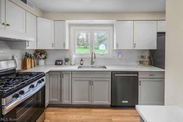 3071 Scott Street, Cuyahoga Falls, OH 44223