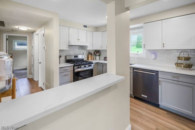 3071 Scott Street, Cuyahoga Falls, OH 44223