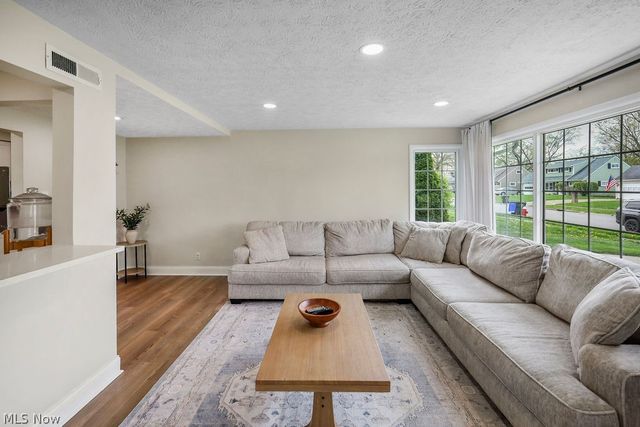 3071 Scott Street, Cuyahoga Falls, OH 44223