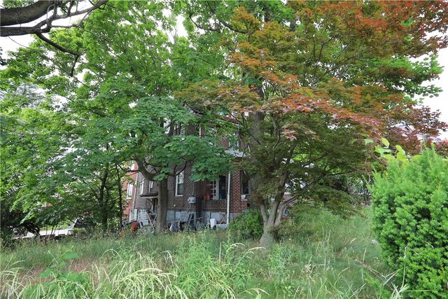 6305 Darlington Rd, Squirrel Hill, PA 15217