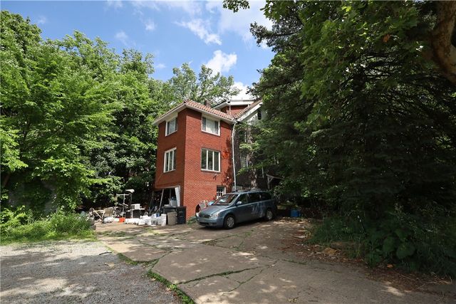 6305 Darlington Rd, Squirrel Hill, PA 15217