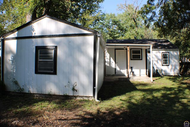 1904 SE Michigan AVE, Topeka, KS 66607