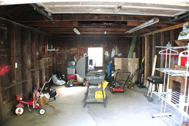 1904 SE Michigan AVE, Topeka, KS 66607