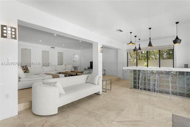 2388 Prairie Ave, Miami Beach, FL 33140