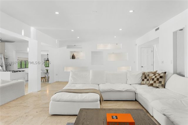 2388 Prairie Ave, Miami Beach, FL 33140