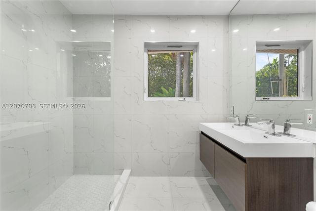 2388 Prairie Ave, Miami Beach, FL 33140