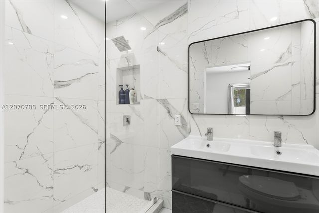 2388 Prairie Ave, Miami Beach, FL 33140
