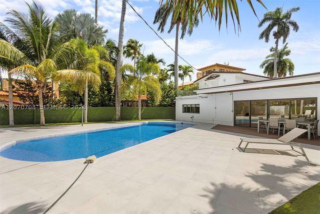 2388 Prairie Ave, Miami Beach, FL 33140
