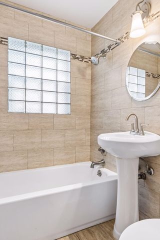 395 Eldridge Avenue W, Roseville, MN 55113