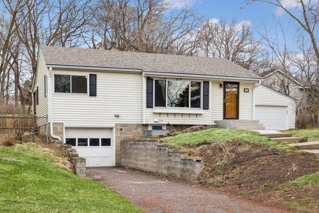 395 Eldridge Avenue W, Roseville, MN 55113