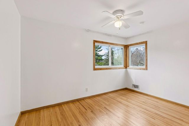 395 Eldridge Avenue W, Roseville, MN 55113