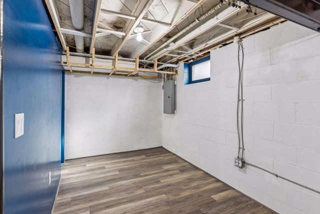 395 Eldridge Avenue W, Roseville, MN 55113